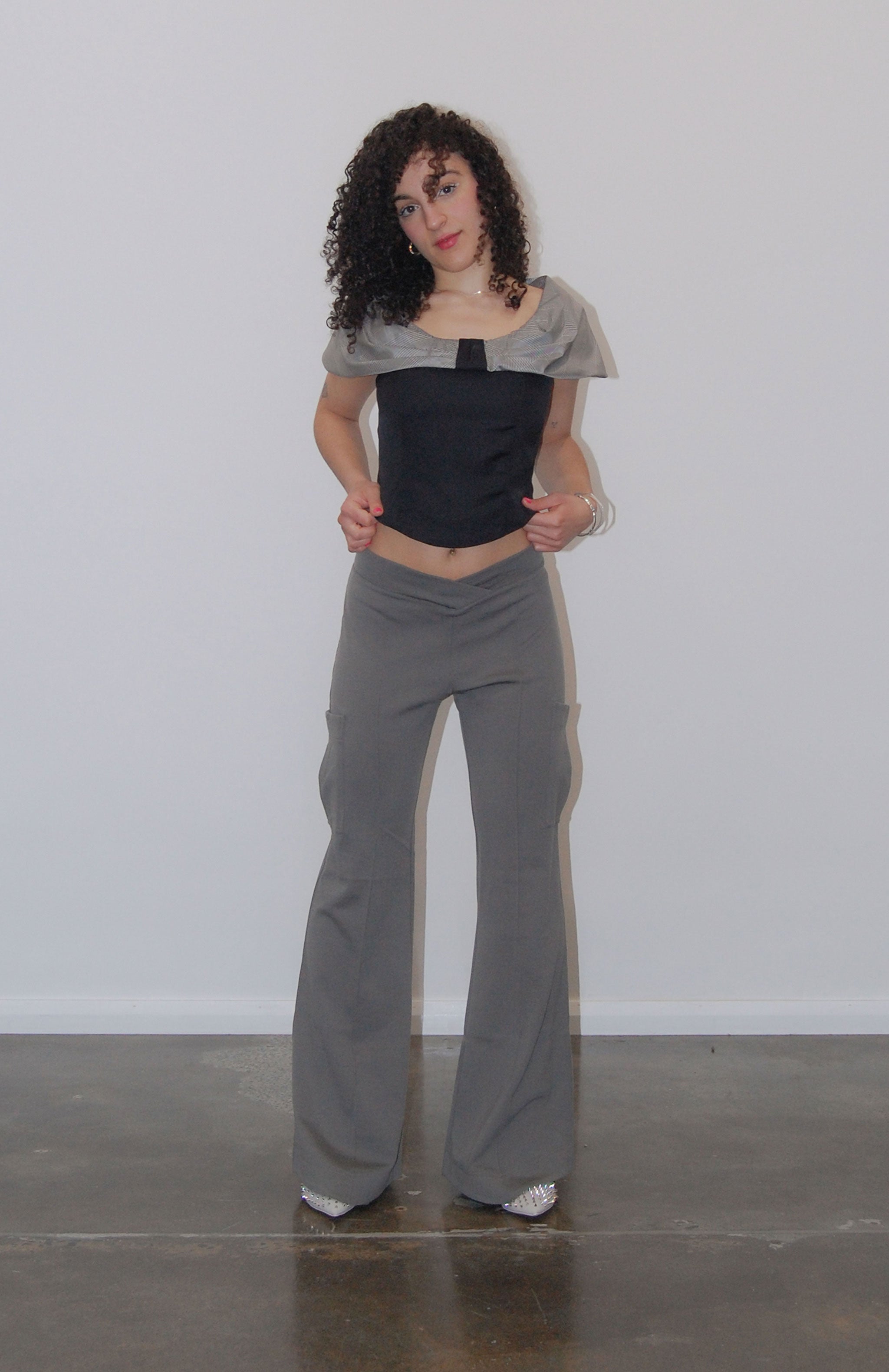 Relaxed cargo track pant with a V-shaped elasticated waist. 3D saddle pockets positioned on the side of the leg and back patch pockets for extra added storage. Finished with a flared leg and shaped hem.