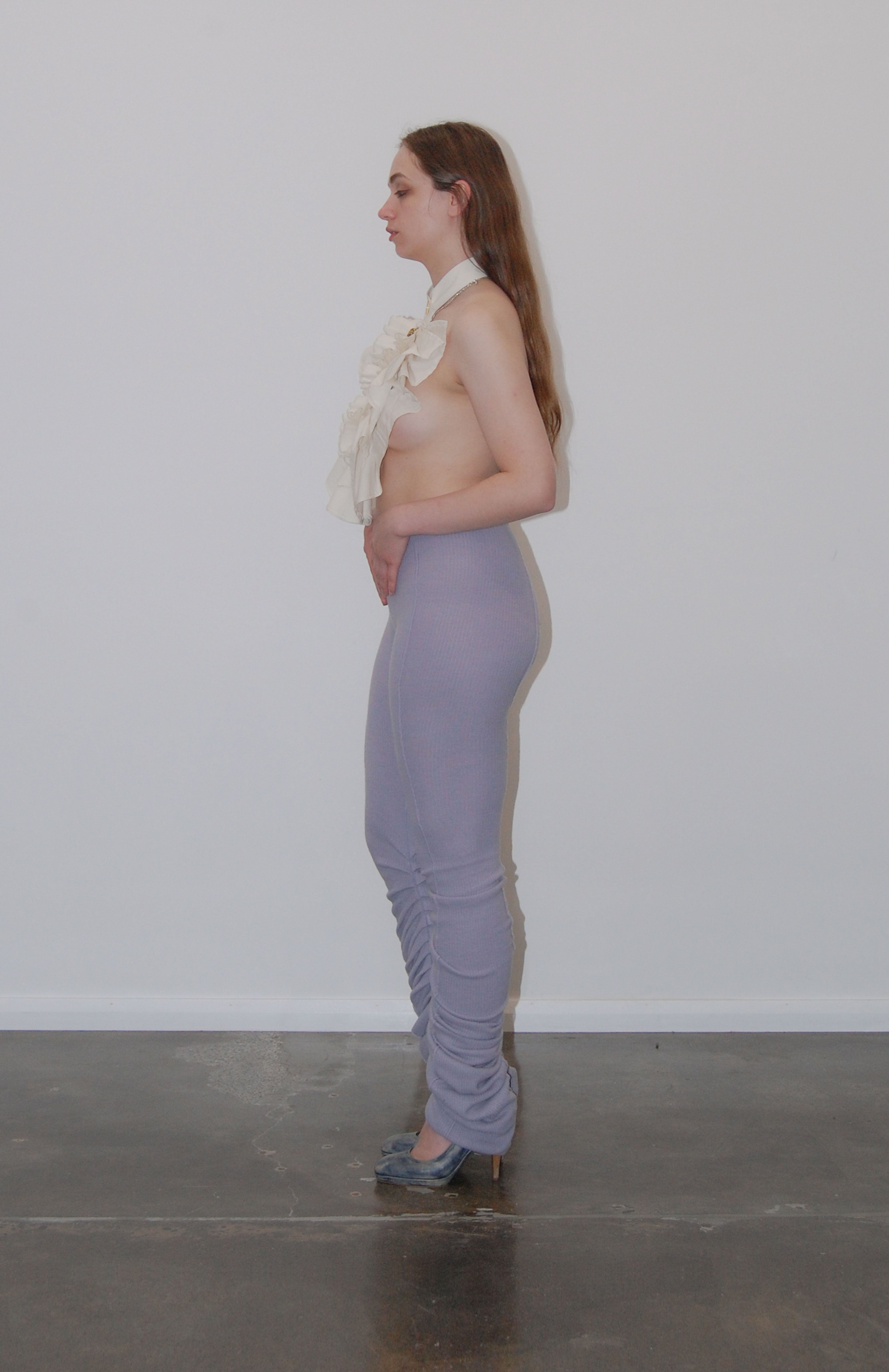 Maroske Peech High-rise wool-blend warm-up lilac leggings. Pleated inseam starts from the knee for a lamb leg effect. Flattering pin tucks run along the back and front of both legs giving you visual cues to correct your lines in the mirror.