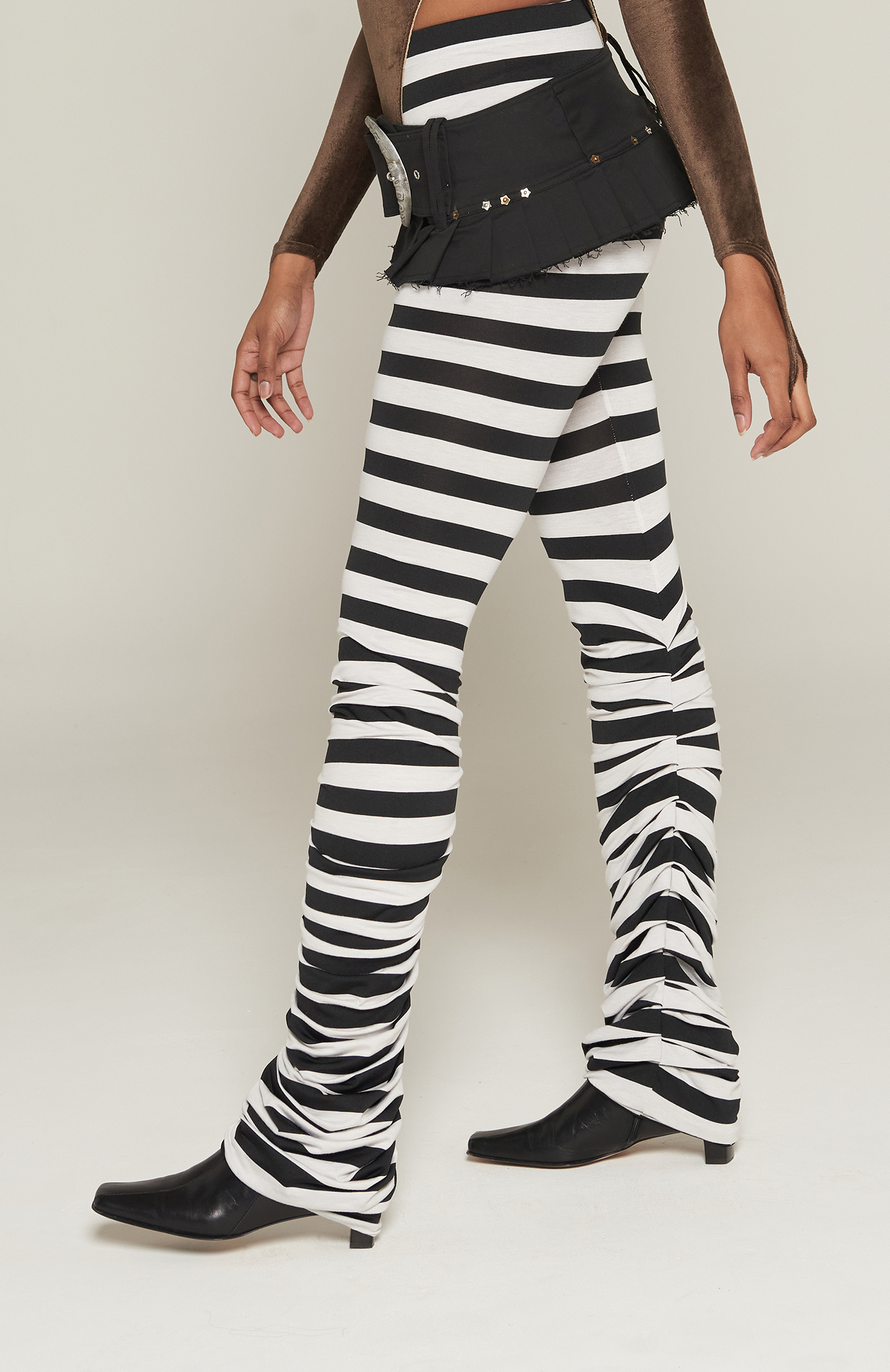 Maroske Peech High-rise stretchy emo indie warm-up black and white stripe gathered lamb tights