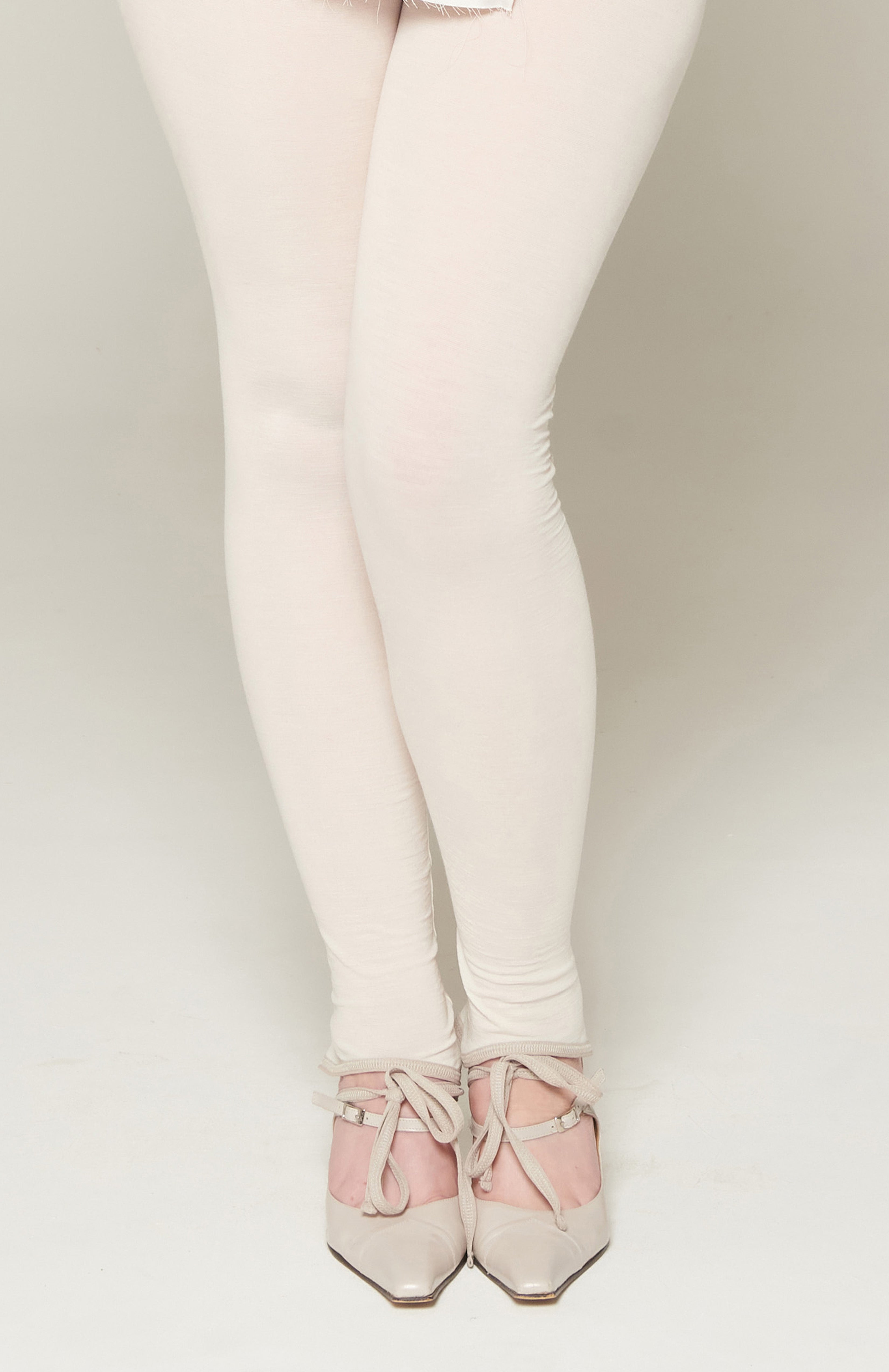Maroske Peech Off-White Gathered Leggings